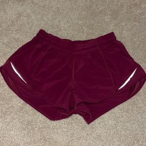 Size 6 lulu lemon Hotty hot shorts 2”